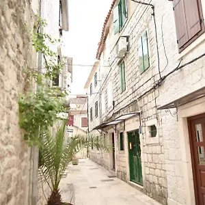 Luka's Amber In The Center Of Apartment Trogir
